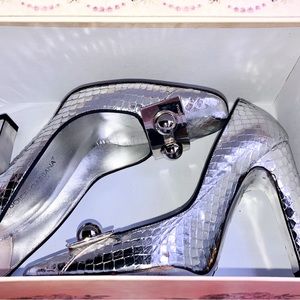 Dolce & Gabbana Silver Metallic Leather Snake print pumps